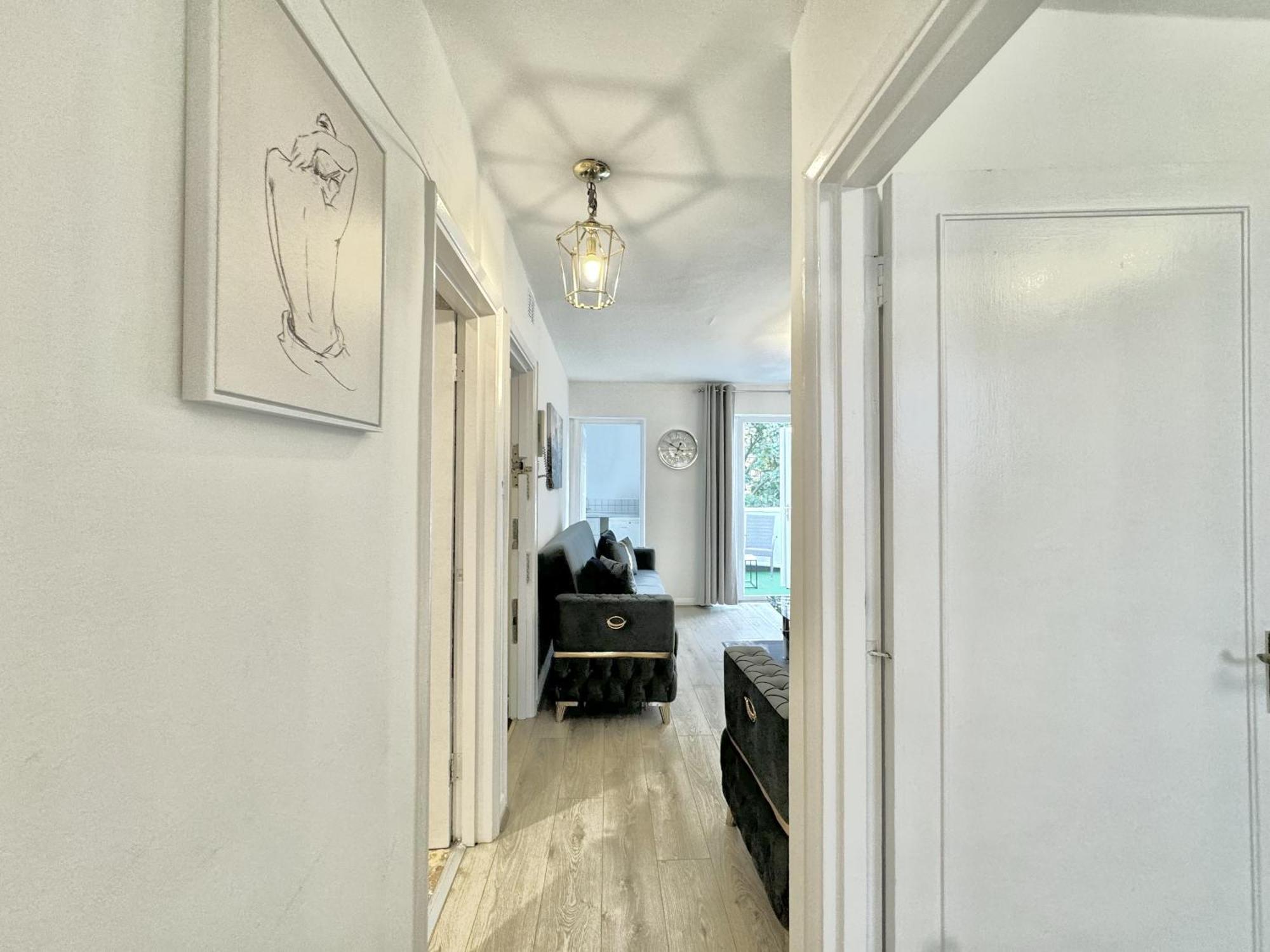 Newly Renovated Kensington 2 Bedroom Apartment With Balcony Near Harrods Sleeps 6, 2 Min Walk From Station Лондон Екстер'єр фото