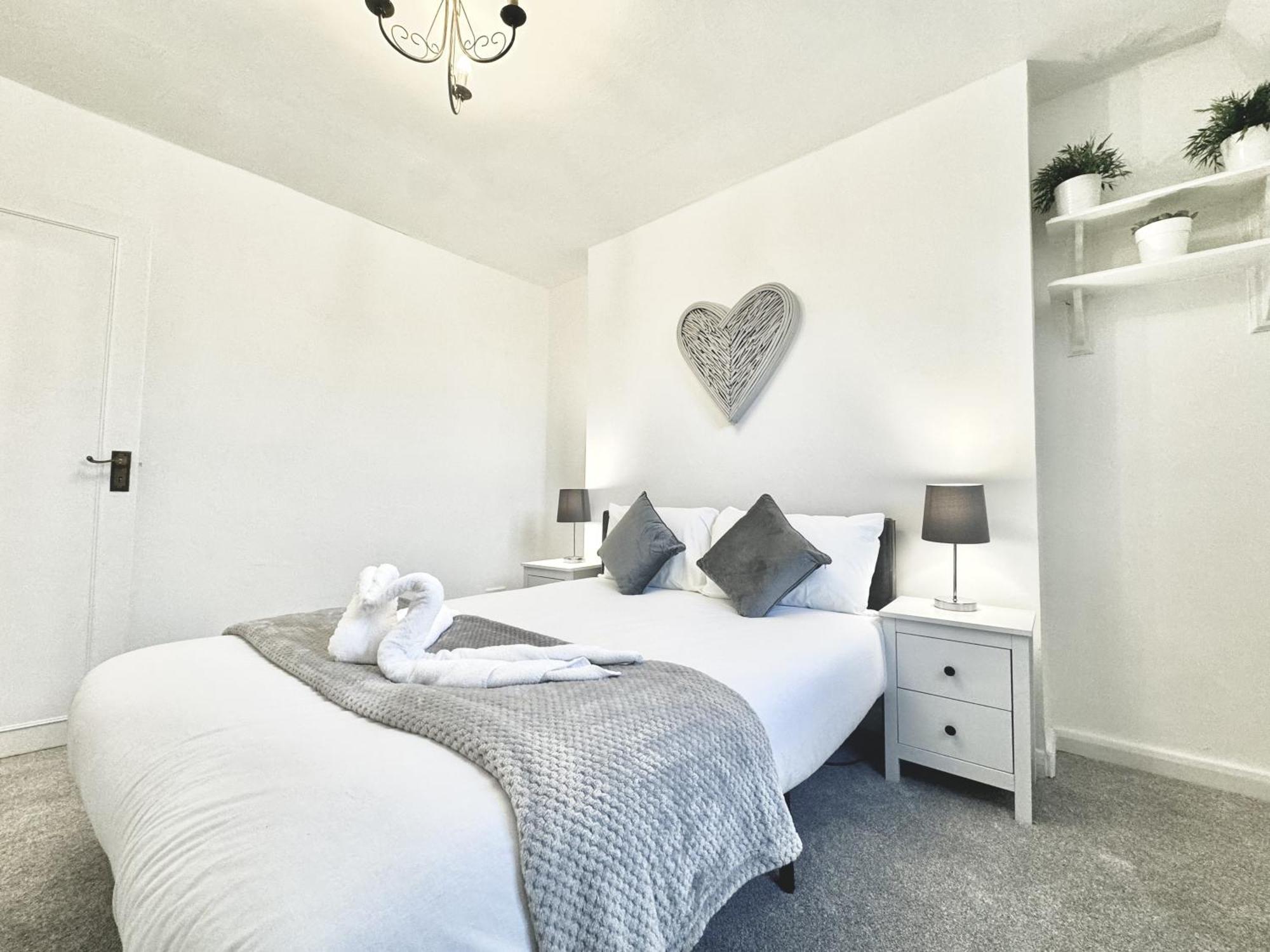 Newly Renovated Kensington 2 Bedroom Apartment With Balcony Near Harrods Sleeps 6, 2 Min Walk From Station Лондон Екстер'єр фото