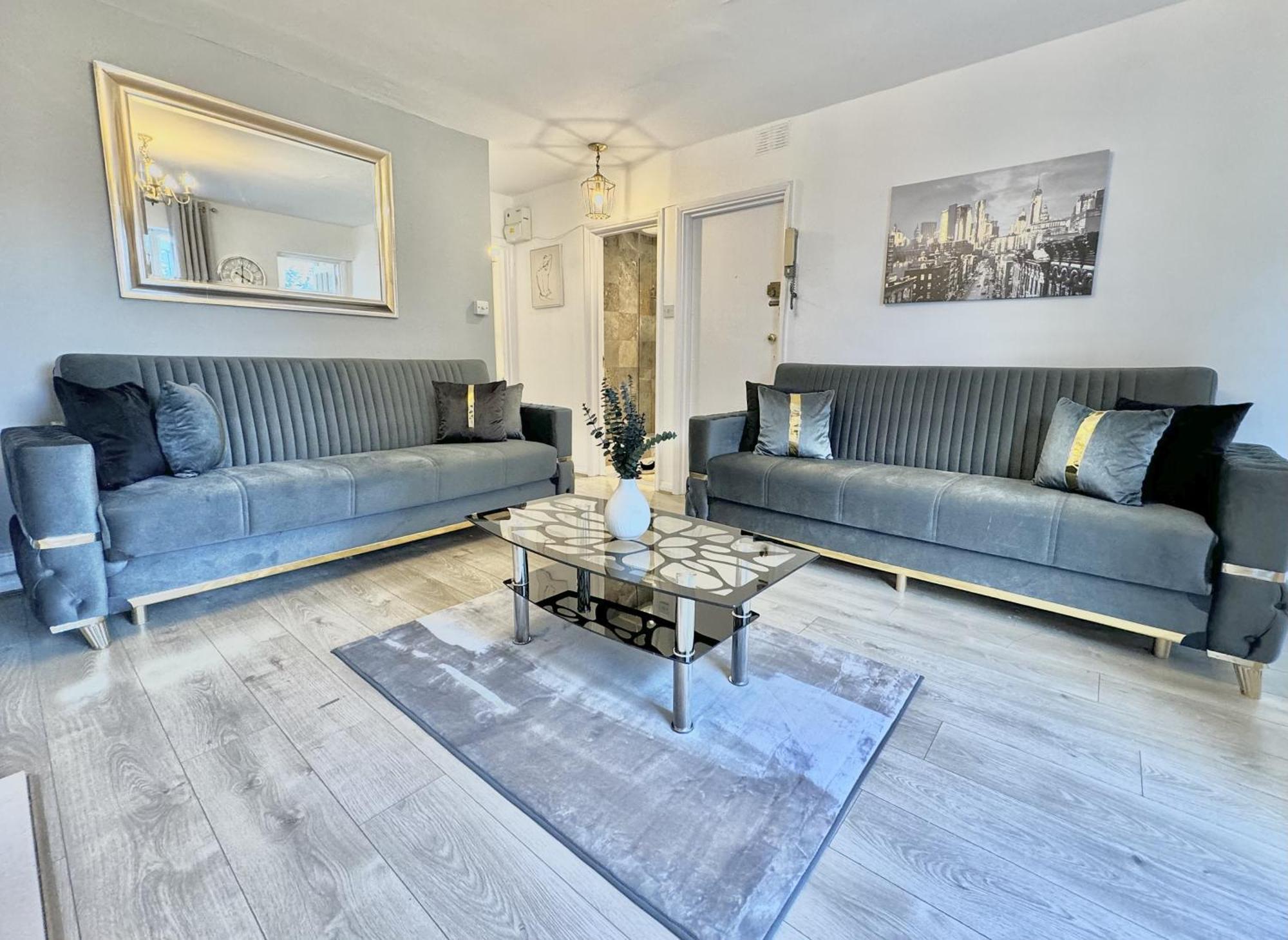 Newly Renovated Kensington 2 Bedroom Apartment With Balcony Near Harrods Sleeps 6, 2 Min Walk From Station Лондон Екстер'єр фото