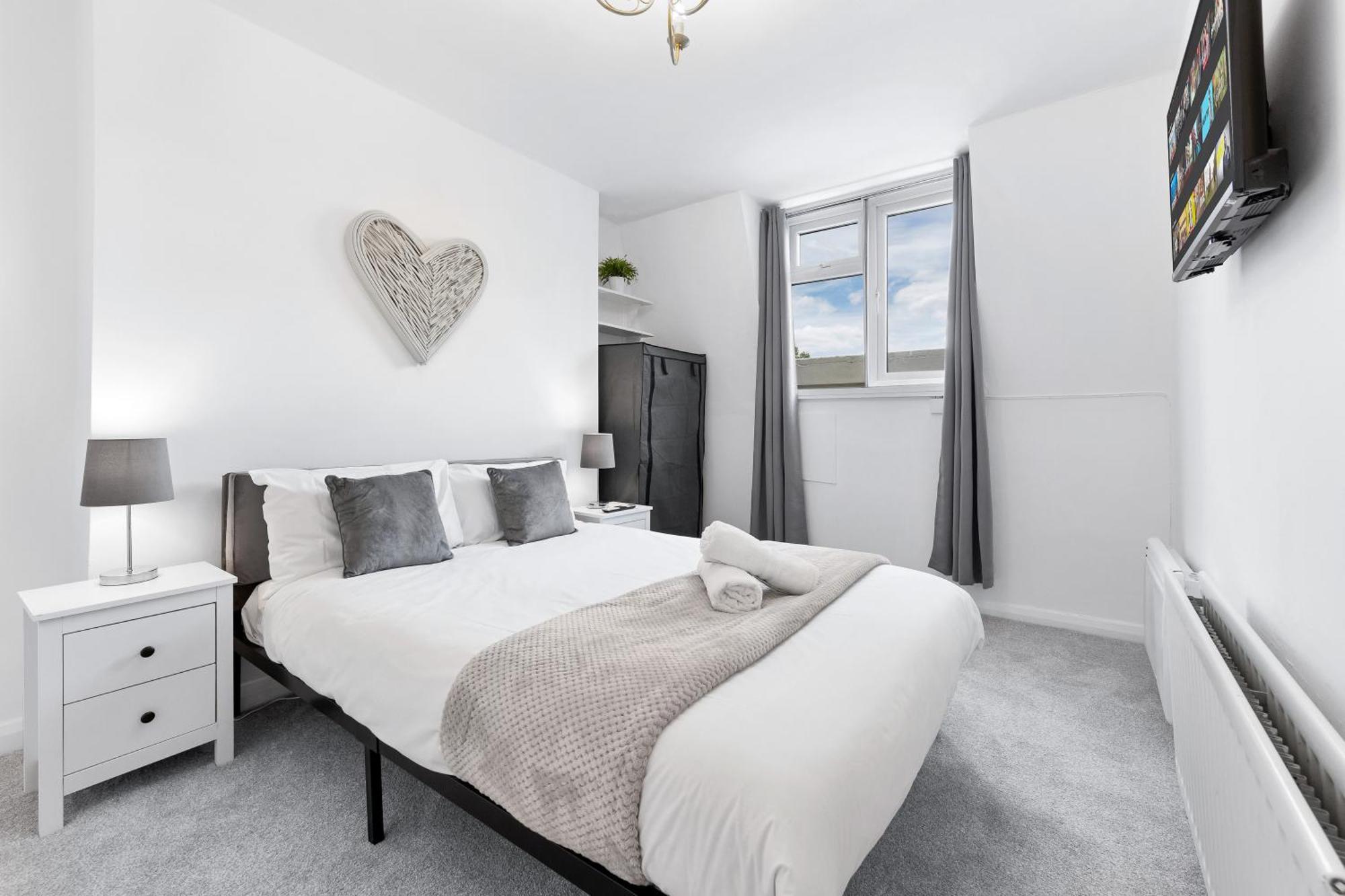 Newly Renovated Kensington 2 Bedroom Apartment With Balcony Near Harrods Sleeps 6, 2 Min Walk From Station Лондон Екстер'єр фото