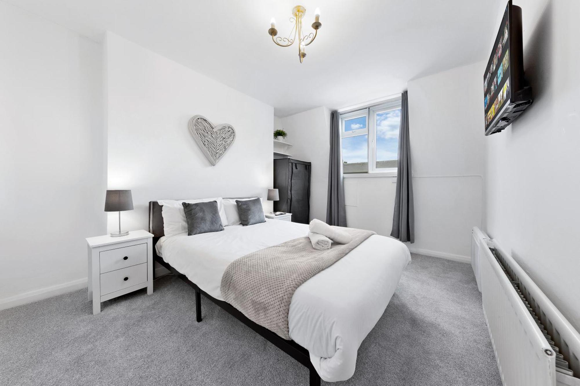 Newly Renovated Kensington 2 Bedroom Apartment With Balcony Near Harrods Sleeps 6, 2 Min Walk From Station Лондон Екстер'єр фото