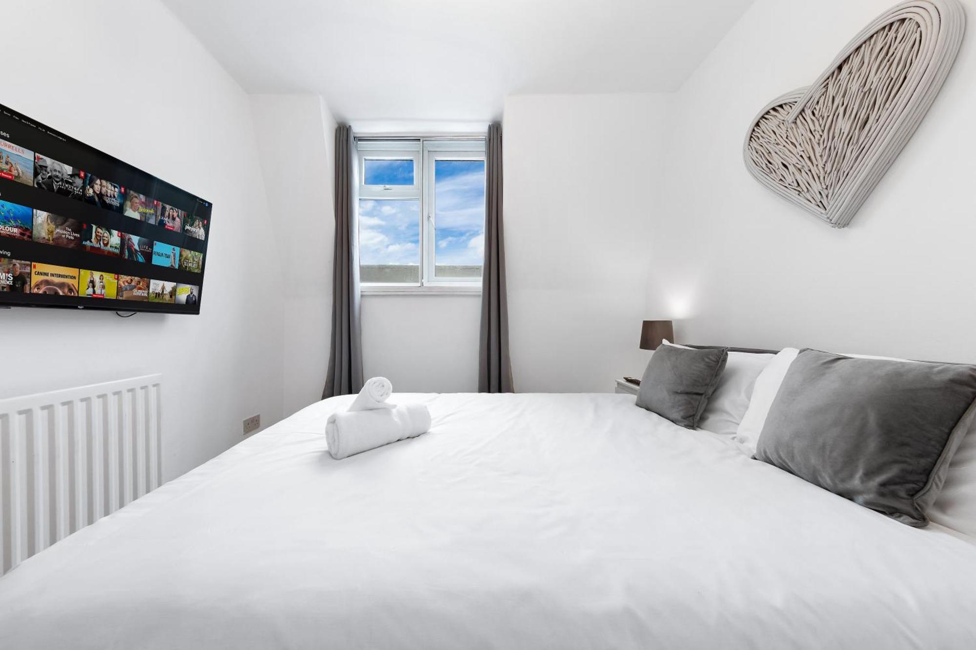 Newly Renovated Kensington 2 Bedroom Apartment With Balcony Near Harrods Sleeps 6, 2 Min Walk From Station Лондон Екстер'єр фото