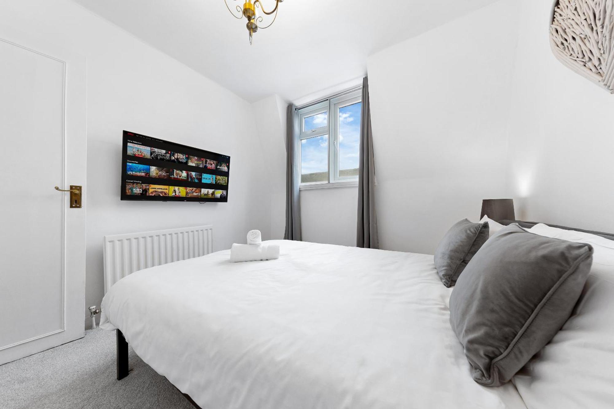 Newly Renovated Kensington 2 Bedroom Apartment With Balcony Near Harrods Sleeps 6, 2 Min Walk From Station Лондон Екстер'єр фото