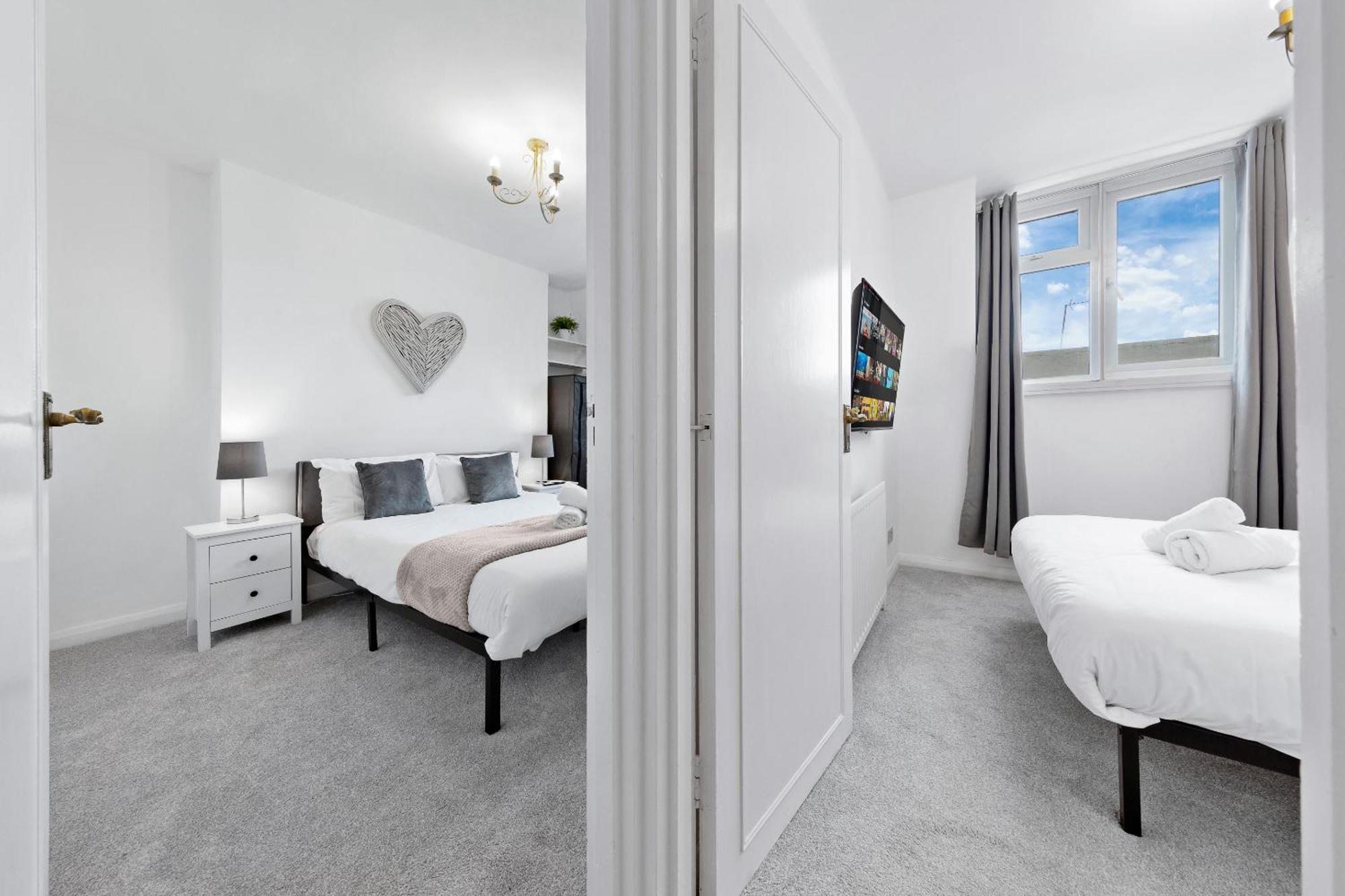 Newly Renovated Kensington 2 Bedroom Apartment With Balcony Near Harrods Sleeps 6, 2 Min Walk From Station Лондон Екстер'єр фото