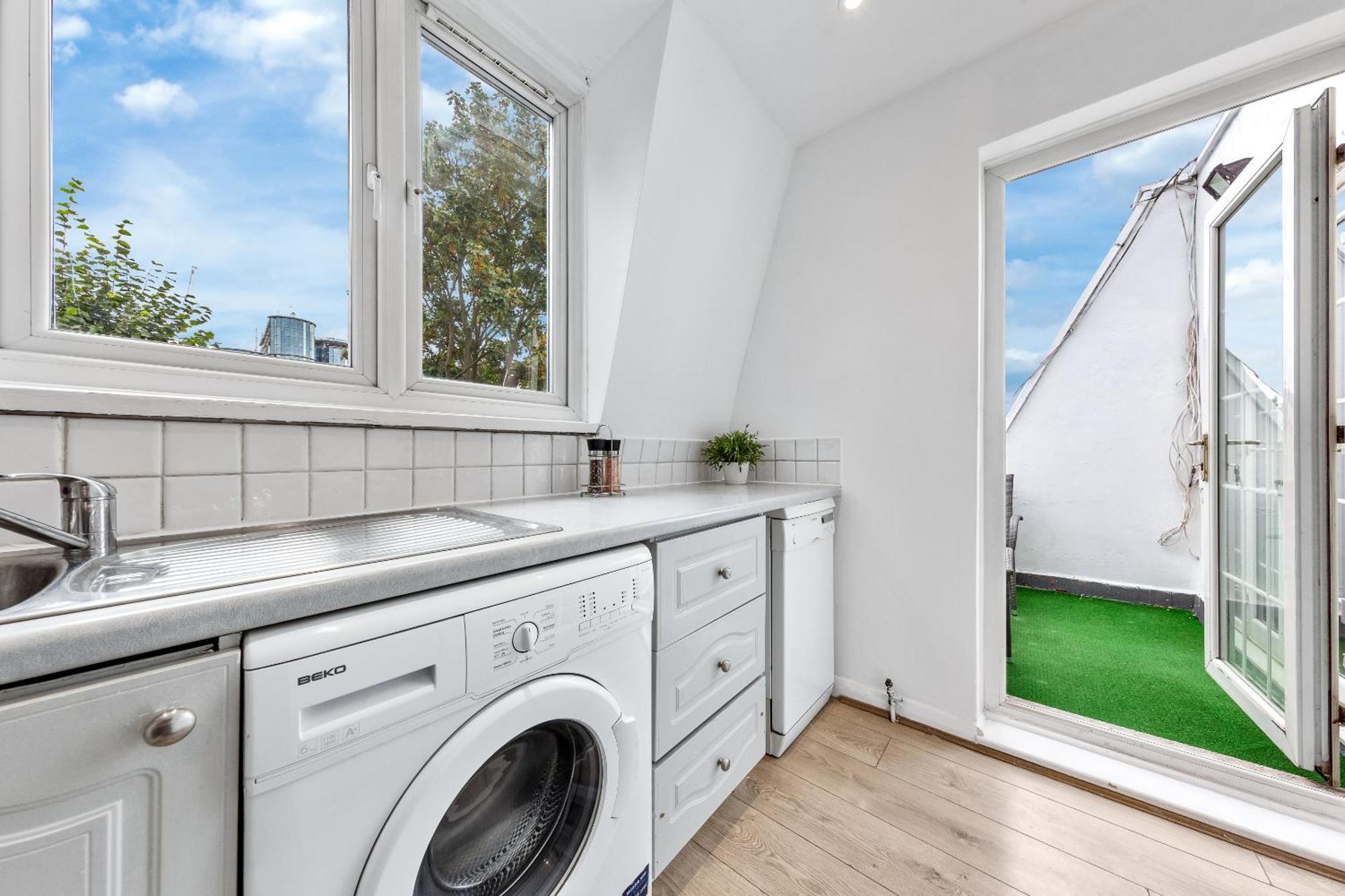 Newly Renovated Kensington 2 Bedroom Apartment With Balcony Near Harrods Sleeps 6, 2 Min Walk From Station Лондон Екстер'єр фото